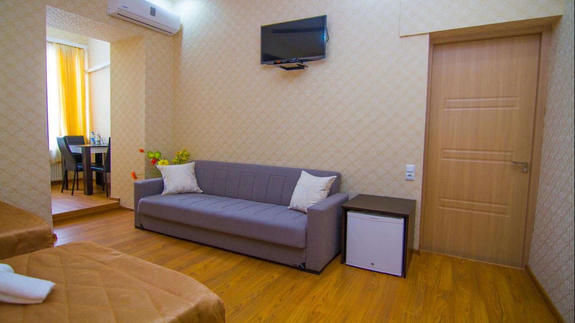 Hotel Care Inn Tbilisi Exteriör bild