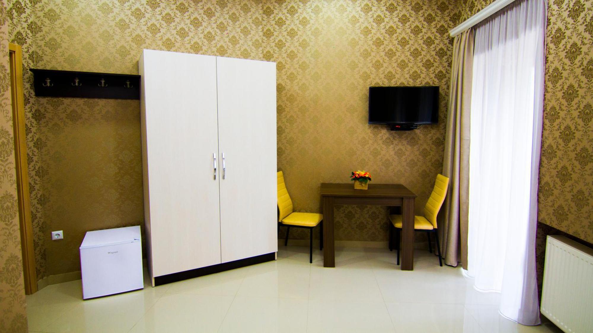 Hotel Care Inn Tbilisi Exteriör bild