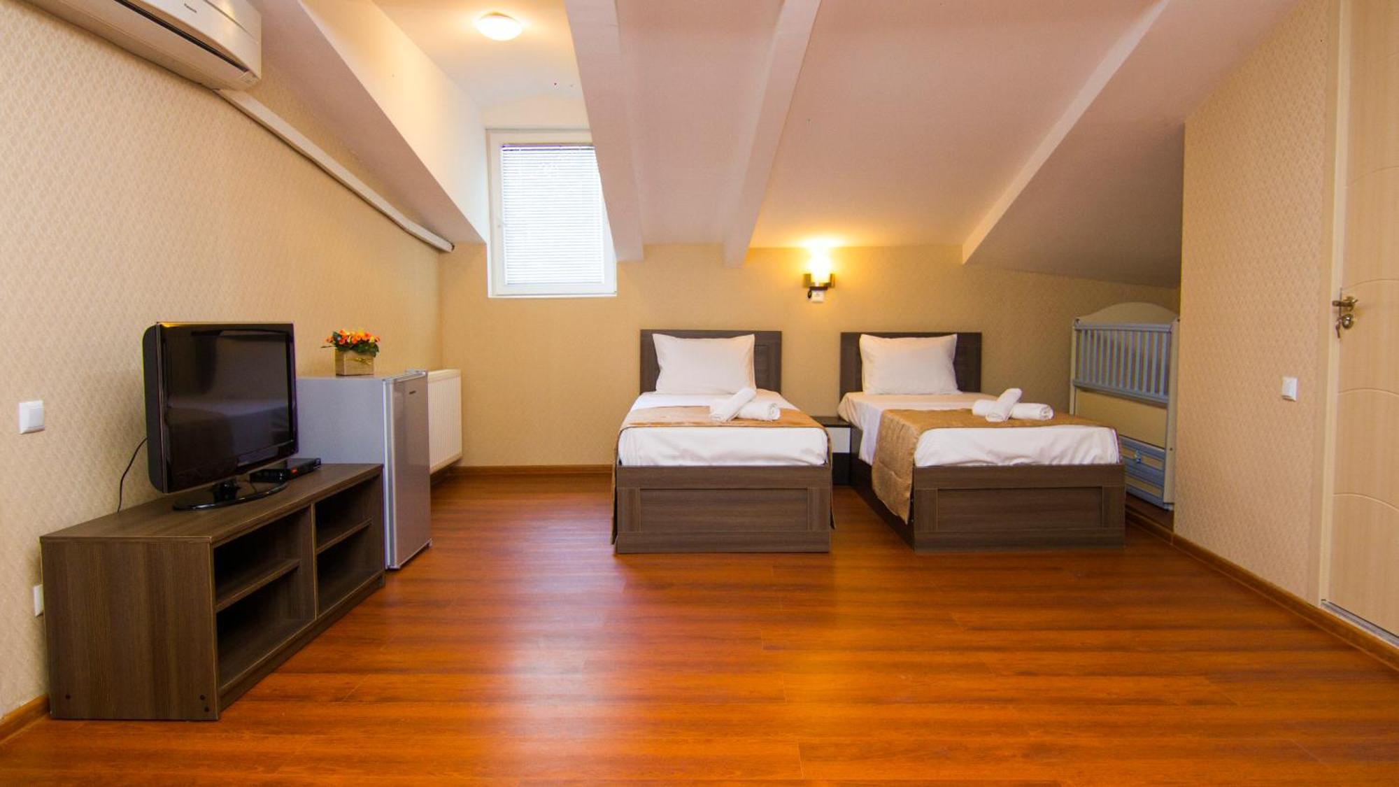 Hotel Care Inn Tbilisi Exteriör bild
