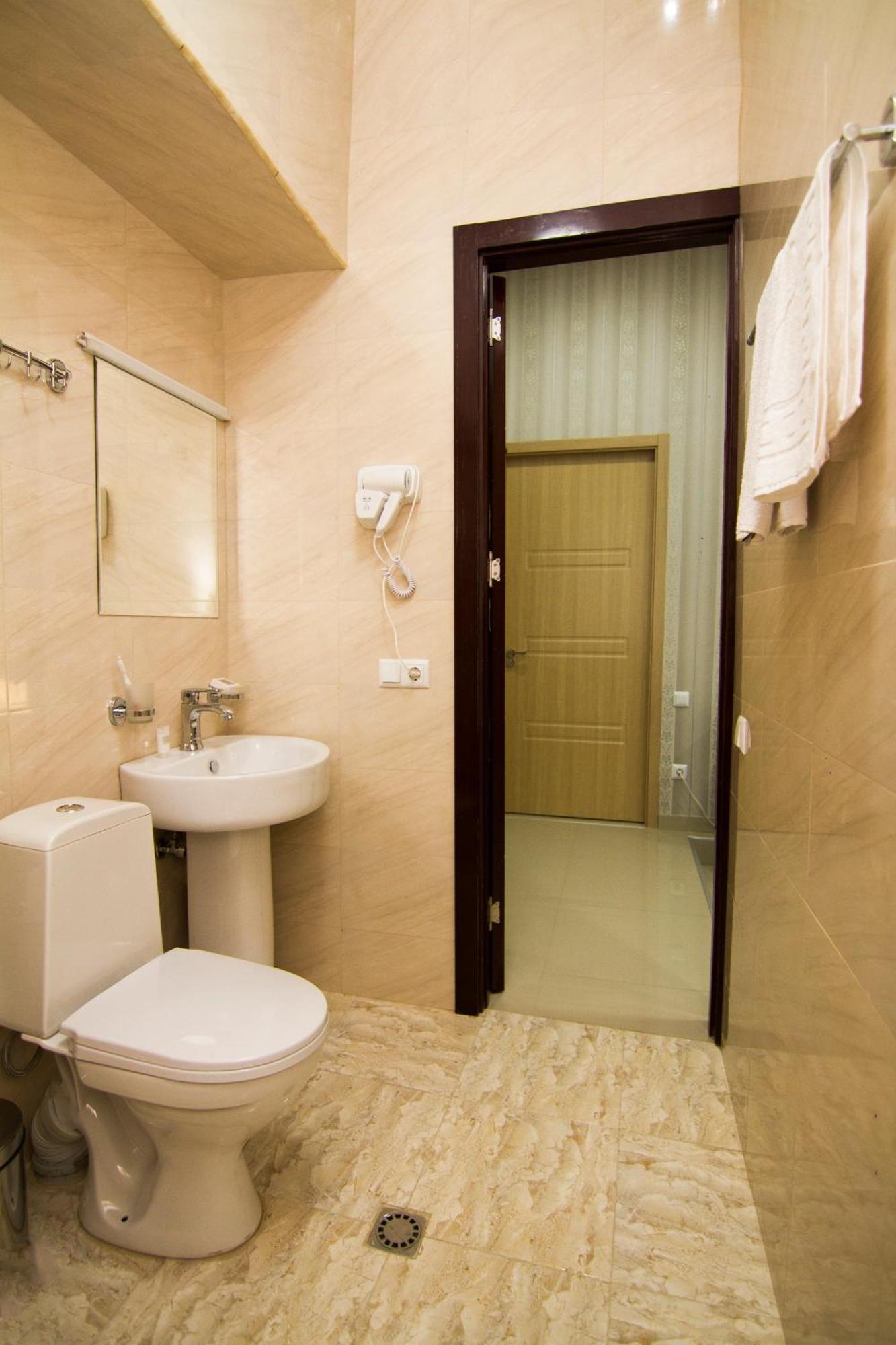 Hotel Care Inn Tbilisi Exteriör bild