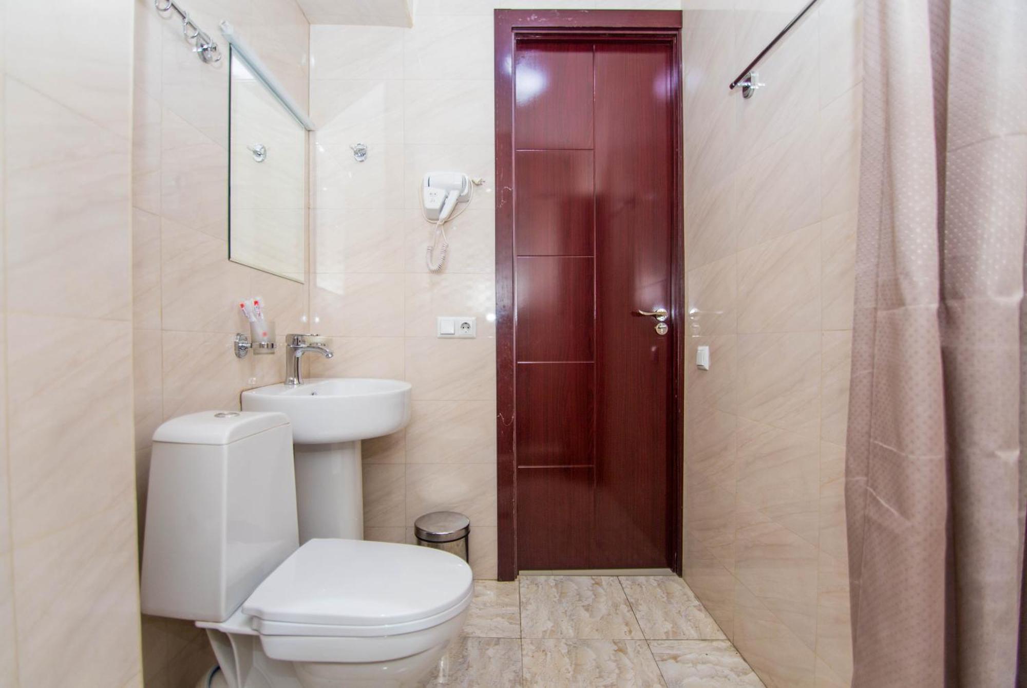 Hotel Care Inn Tbilisi Exteriör bild