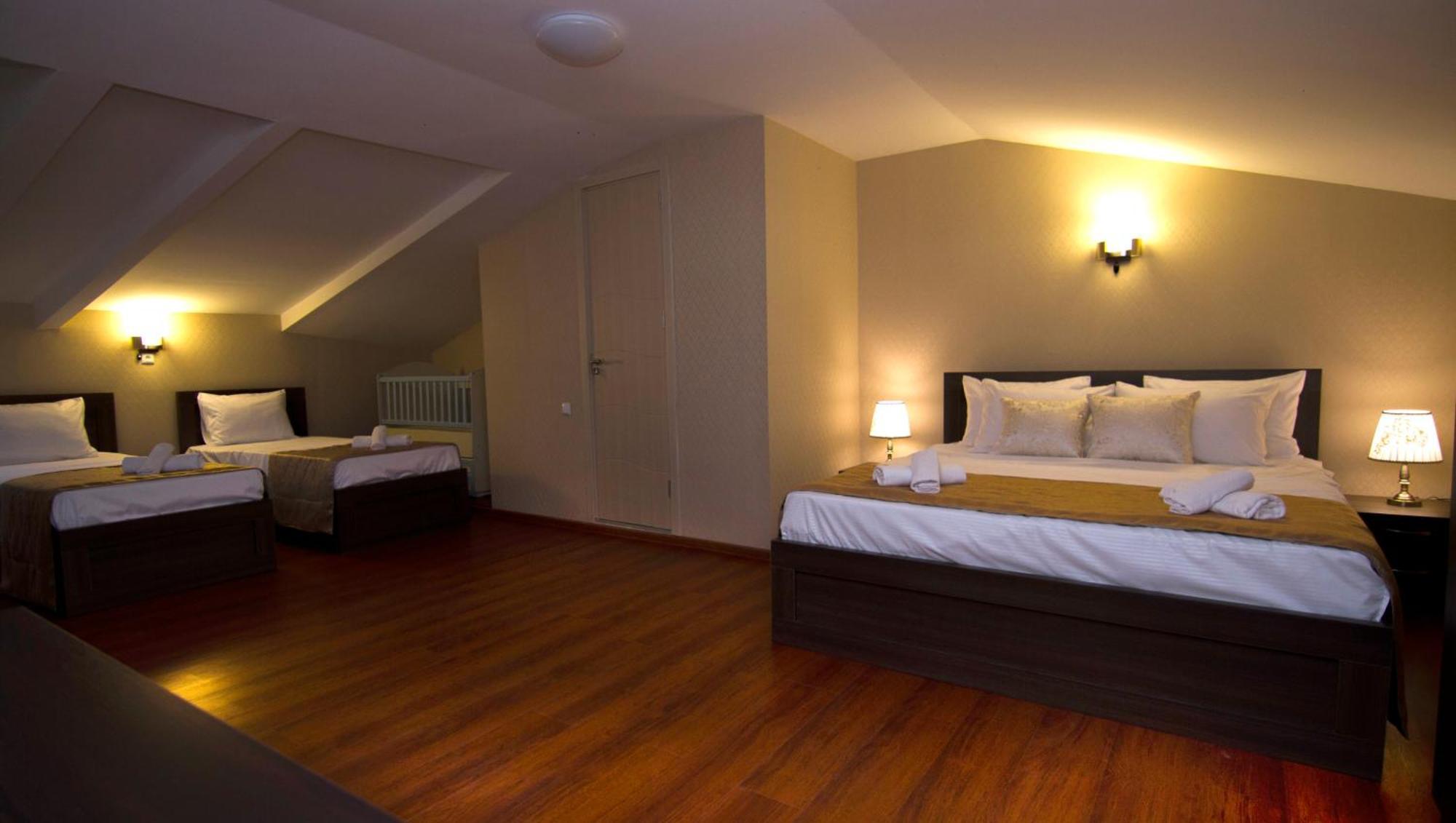 Hotel Care Inn Tbilisi Exteriör bild