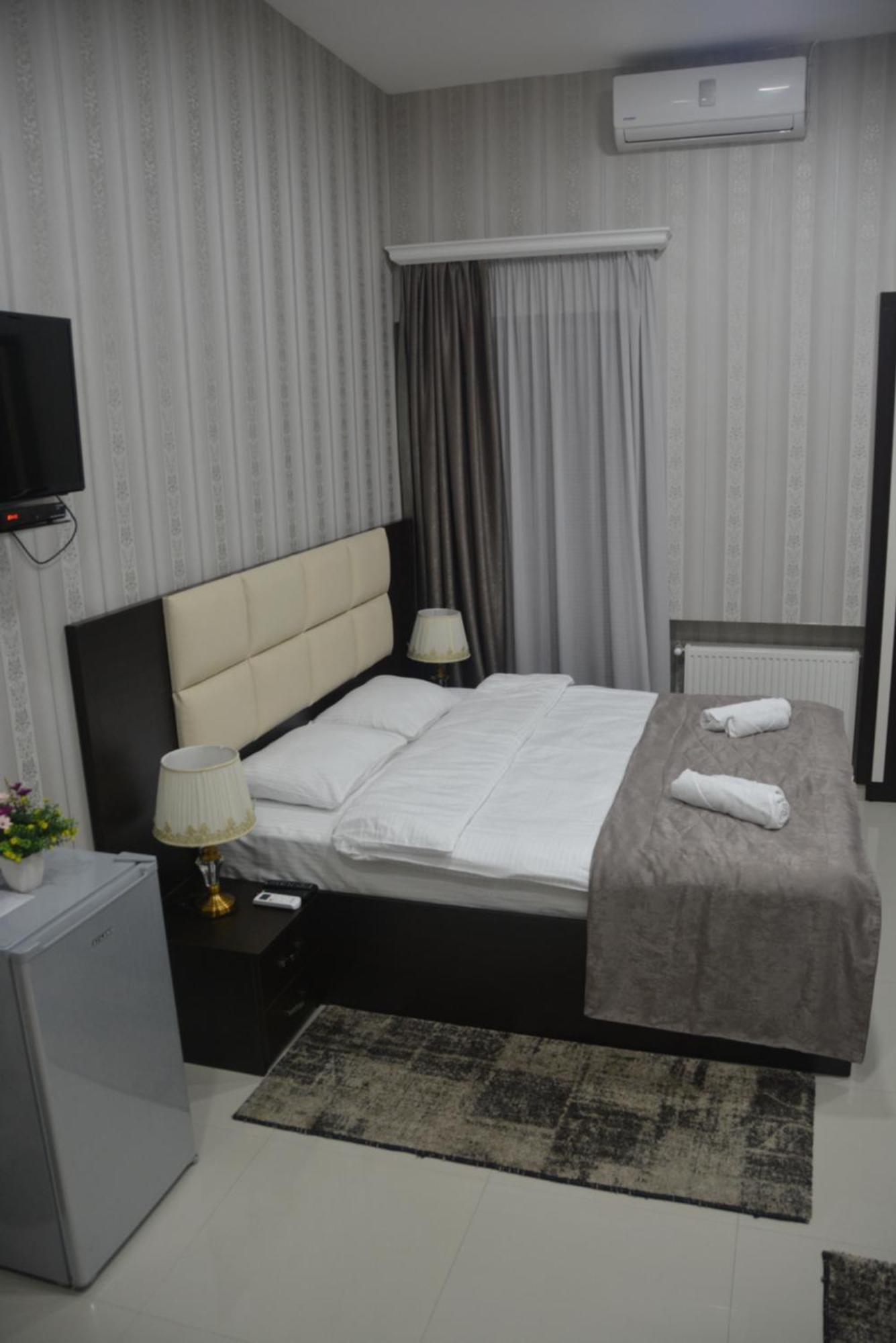 Hotel Care Inn Tbilisi Exteriör bild